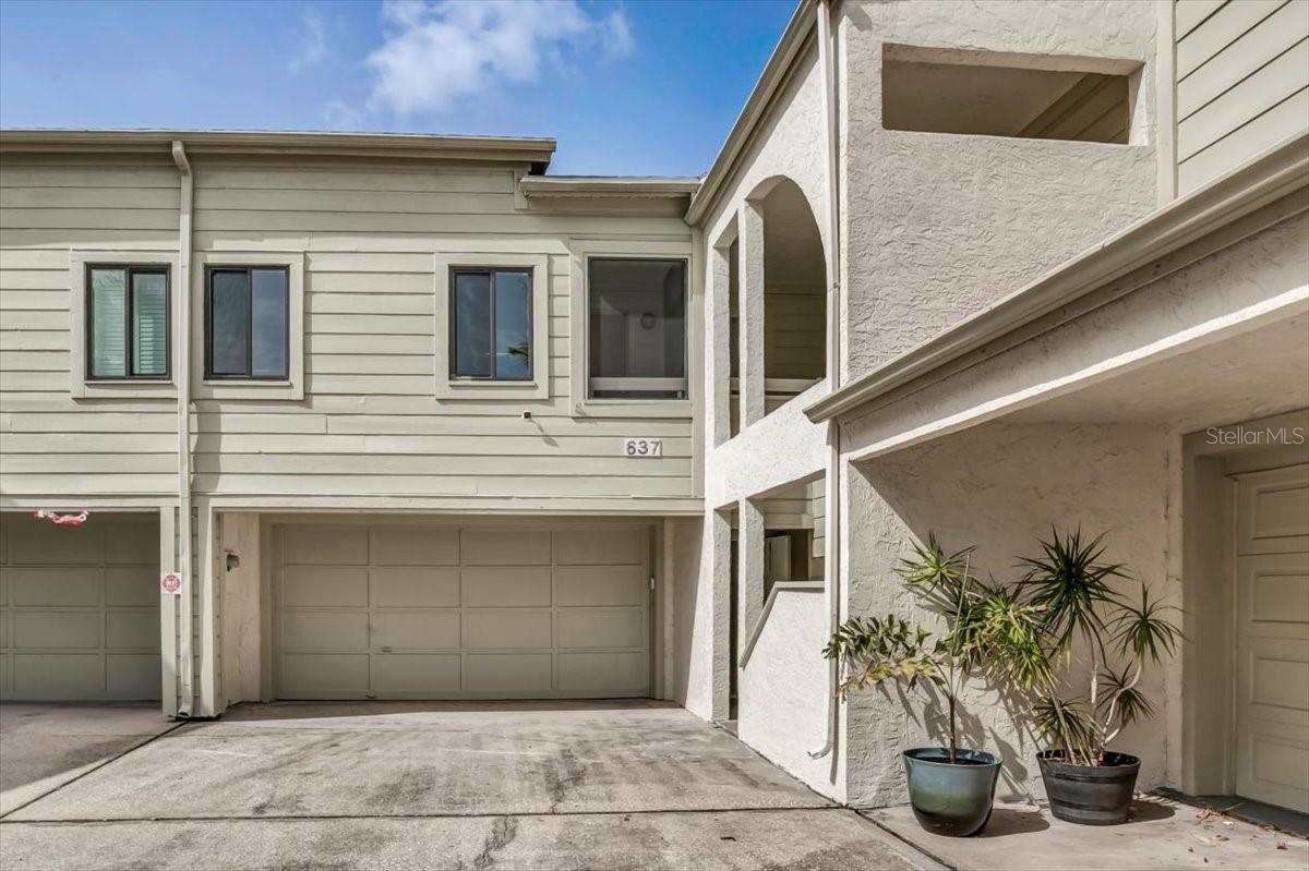 2.5 car garage. 2nd bedroom is above it.