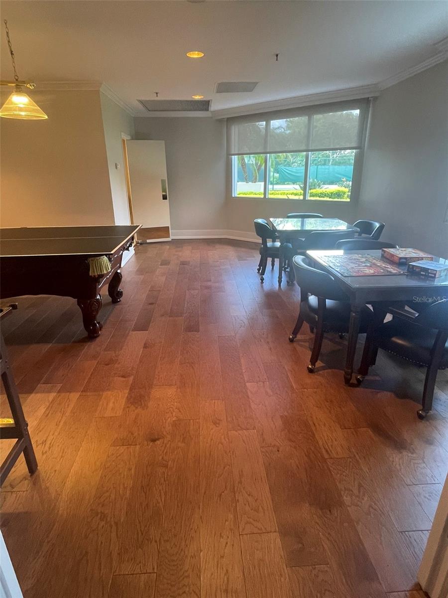 FAMILY ROOM ADJOINING KITCHEN