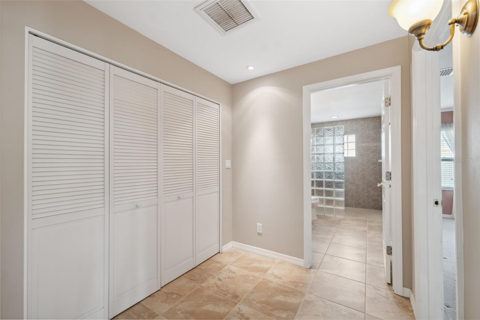 Dressing area for 2nd en-suite bedroom