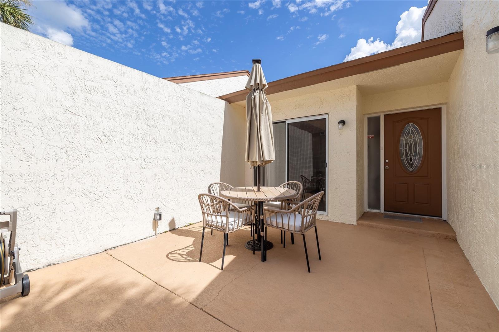 Private patio/courtyard