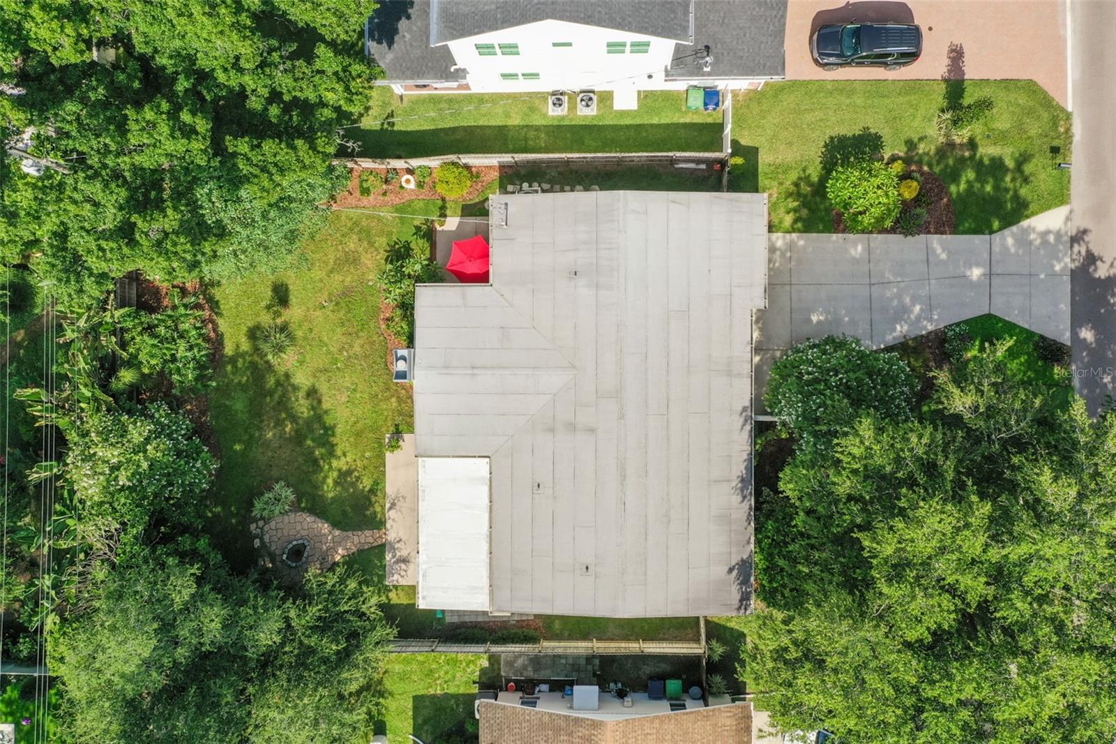 Aerial View of Large Lot and Rooftop