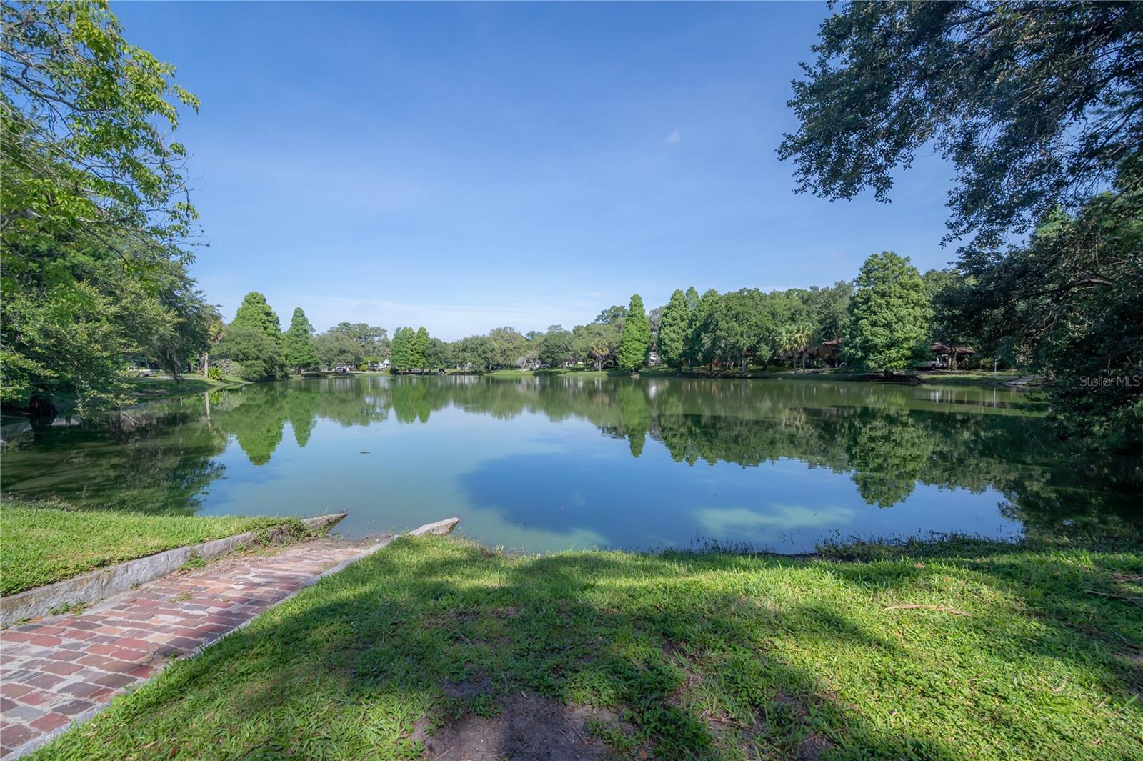 Lake Roberta is THE HEART of Hampton Terrace