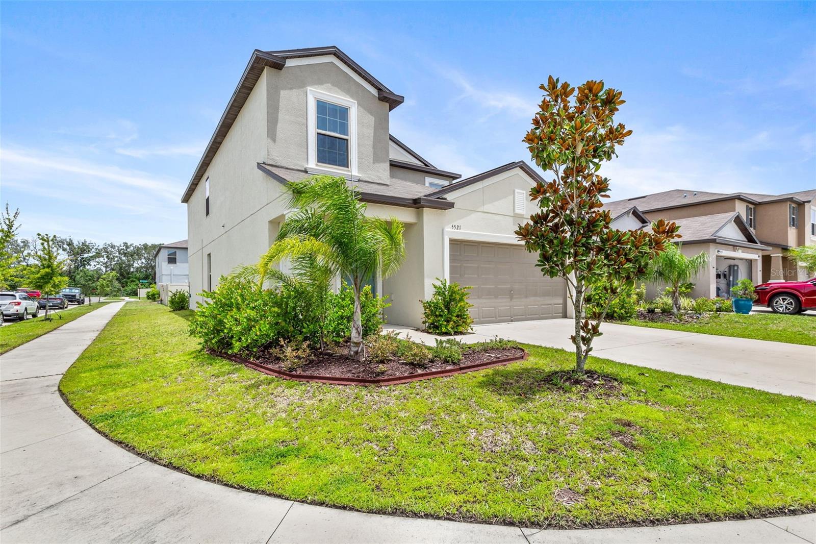 Wrap around side yard (Able to be fenced)