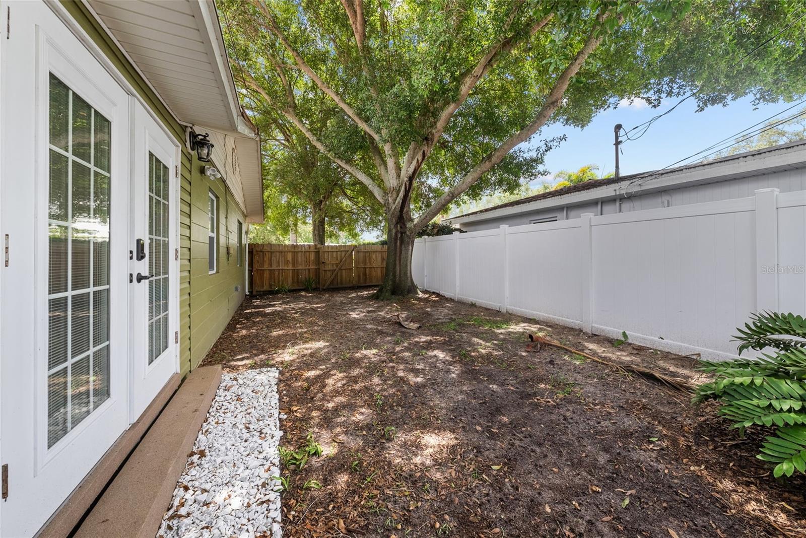 yard off of dining room