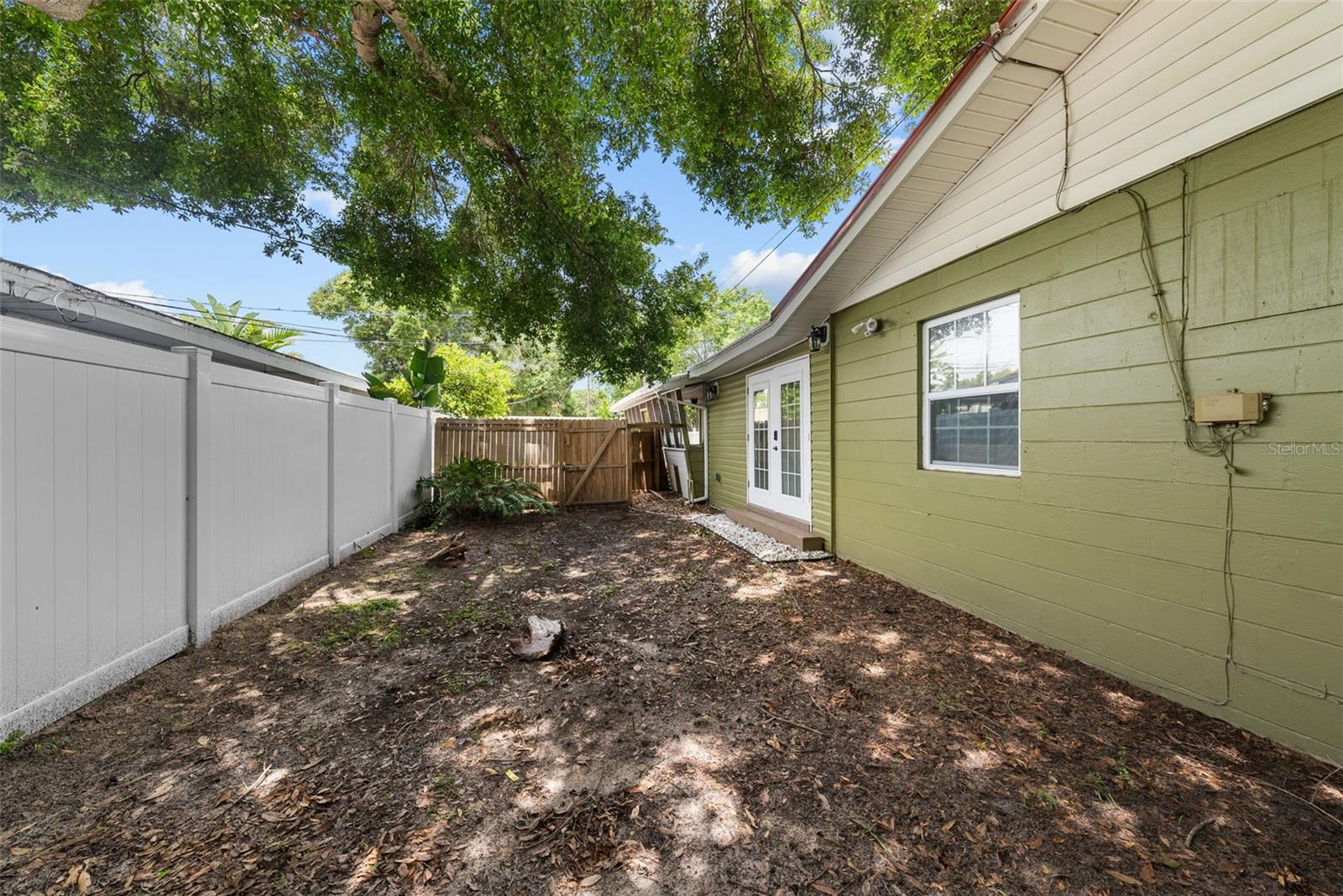 yard off of dining room