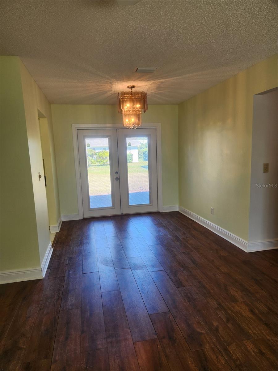 Breakfast nook to back Patio 2