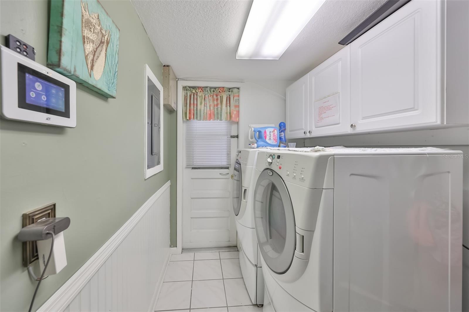 1sr floor laundry room