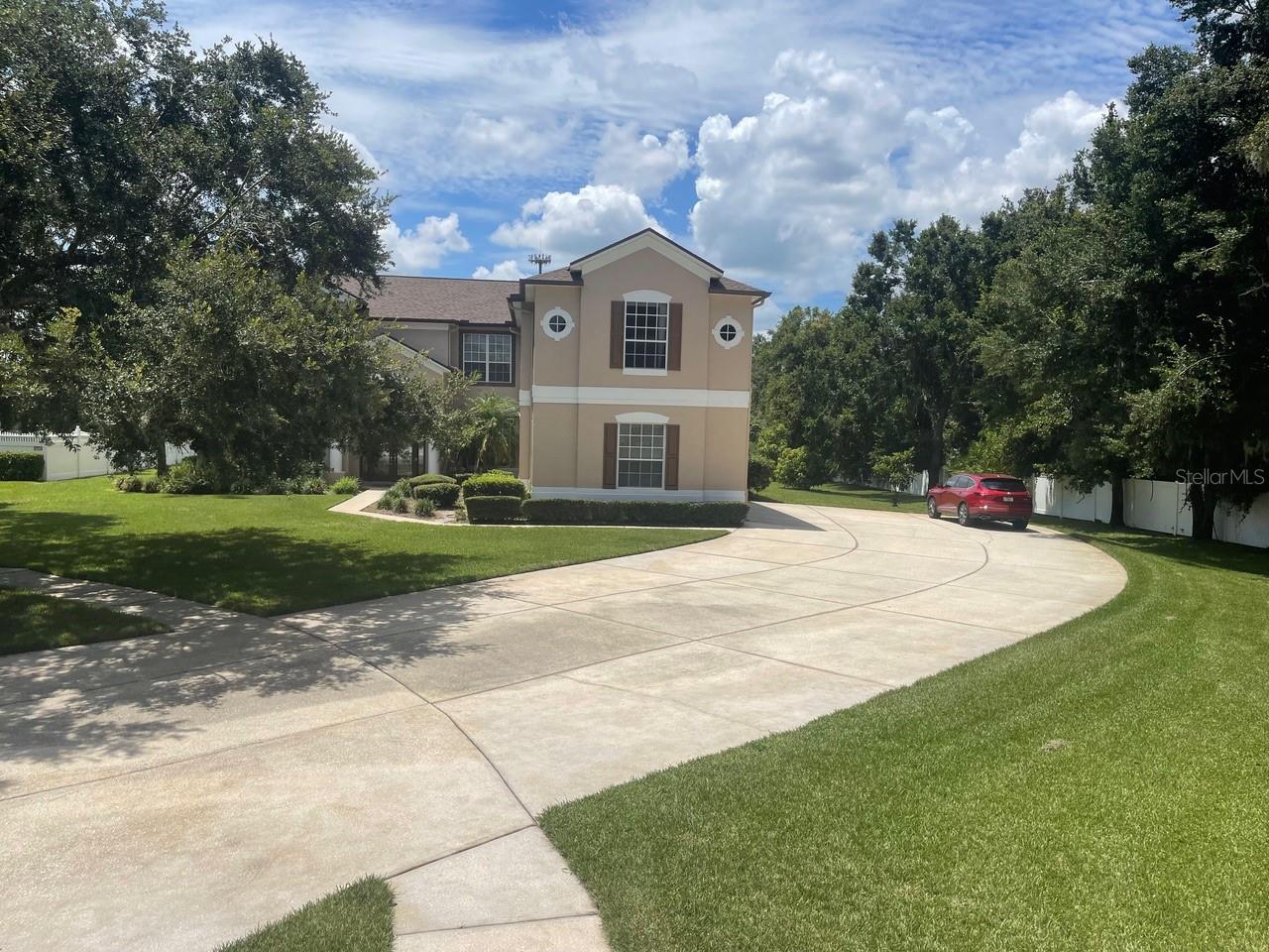 MASSIVE Driveway!!!