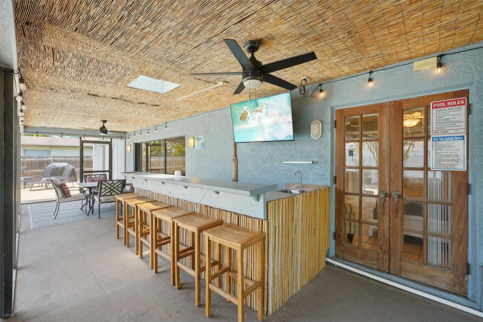 Tiki Bar/Screened Patio