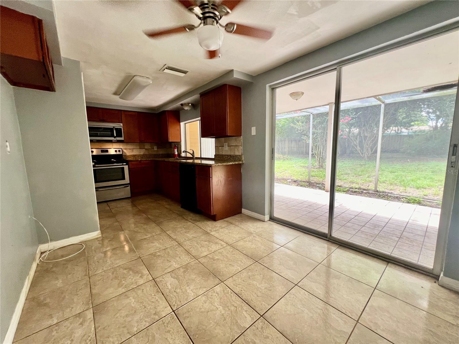 BREAKFAST NOOK / EATING SPACE IN KITCHEN