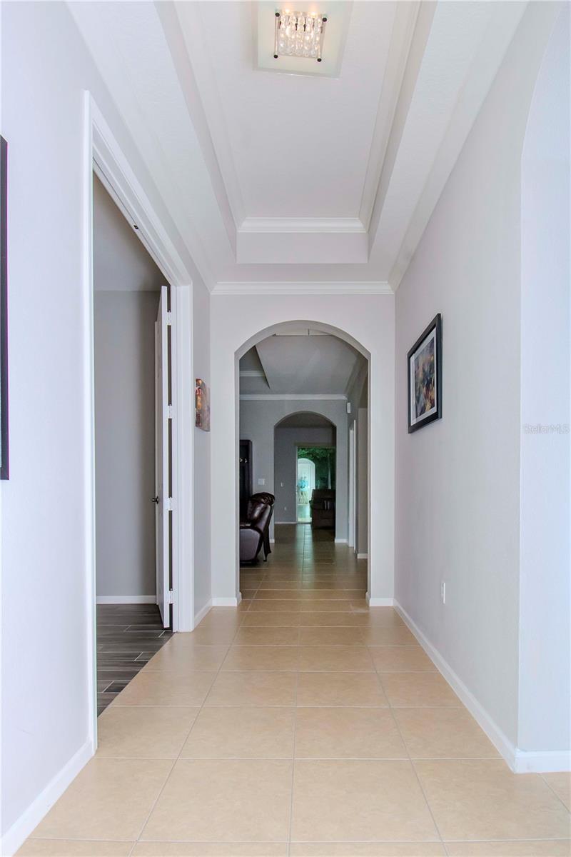 Wide entry with tray ceiling