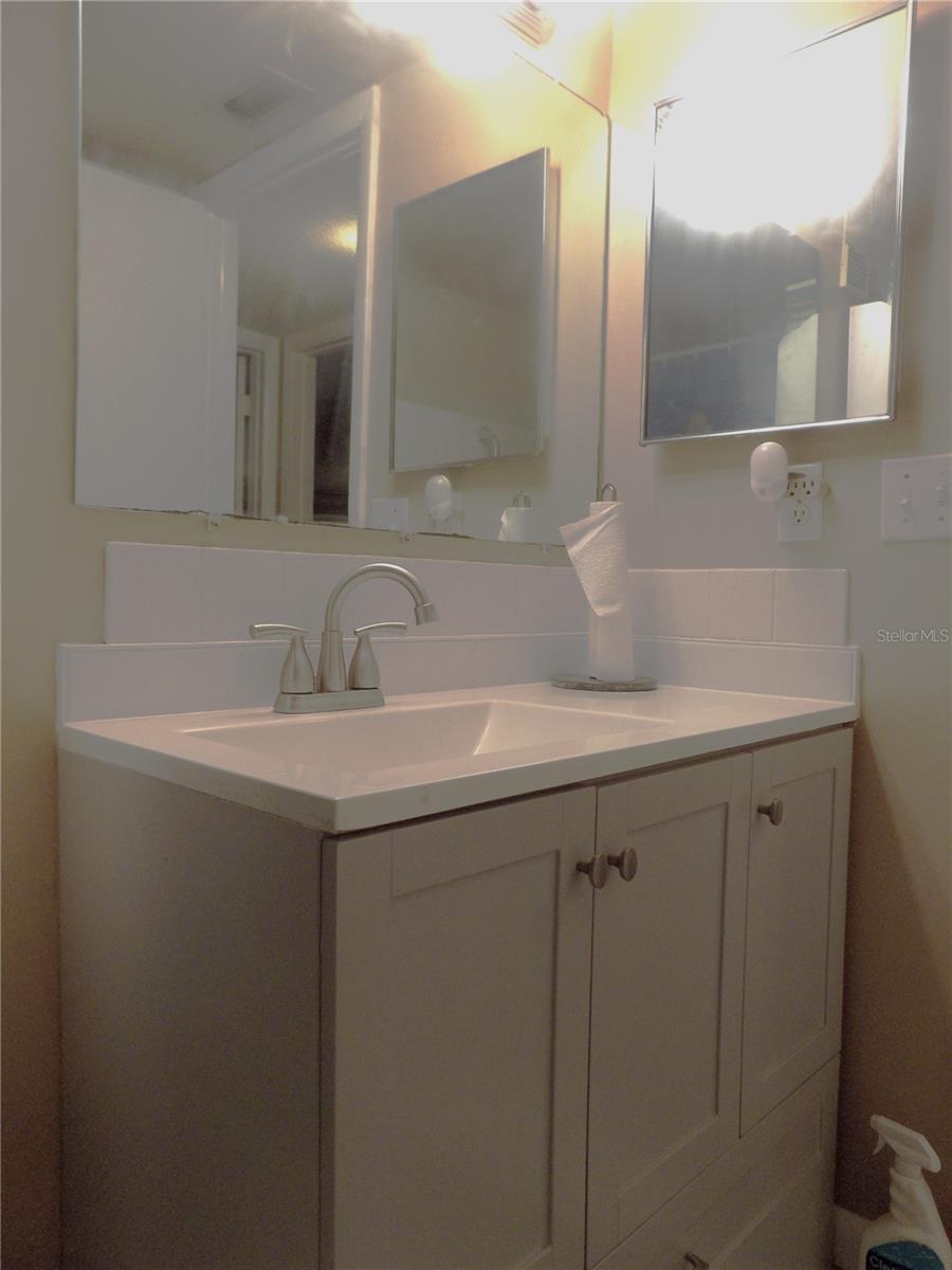 Better view of the vanity.