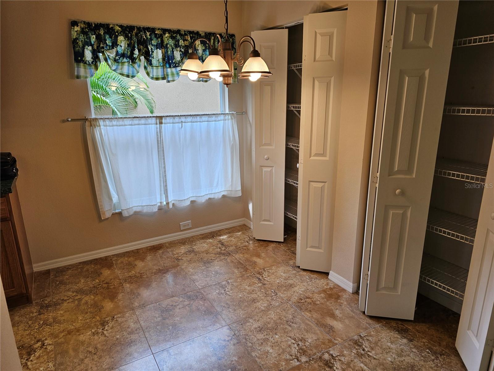 Kitchen Dining area