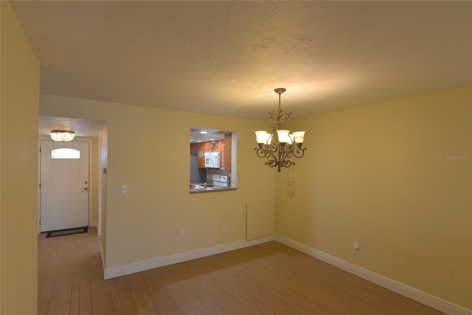 Dining room to kitchen