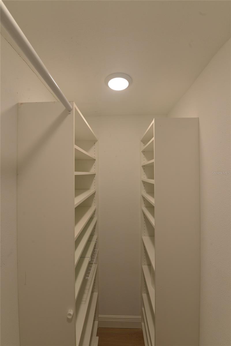 Master Closet 2/2