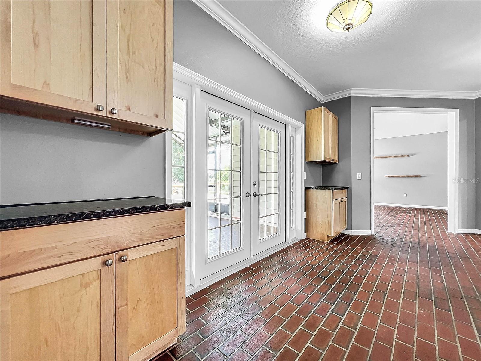 DINING NOOK WITH FRENCH DOORS LEADIN TO THE SCREENED PATIO