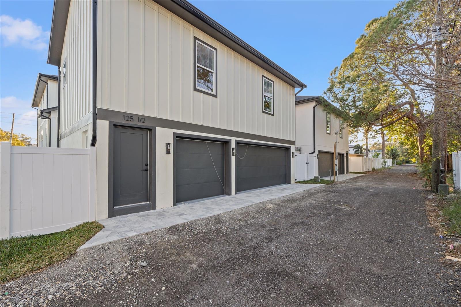 3 car garage/Alley Access