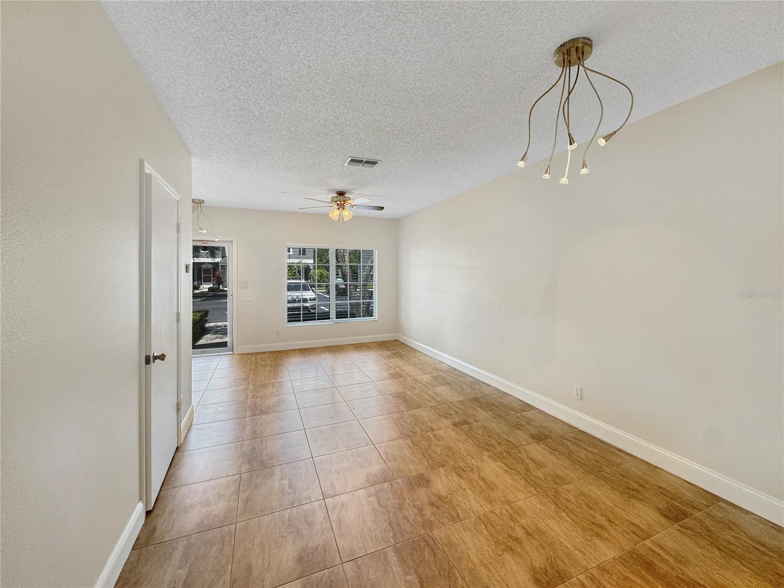 Living room/dining room