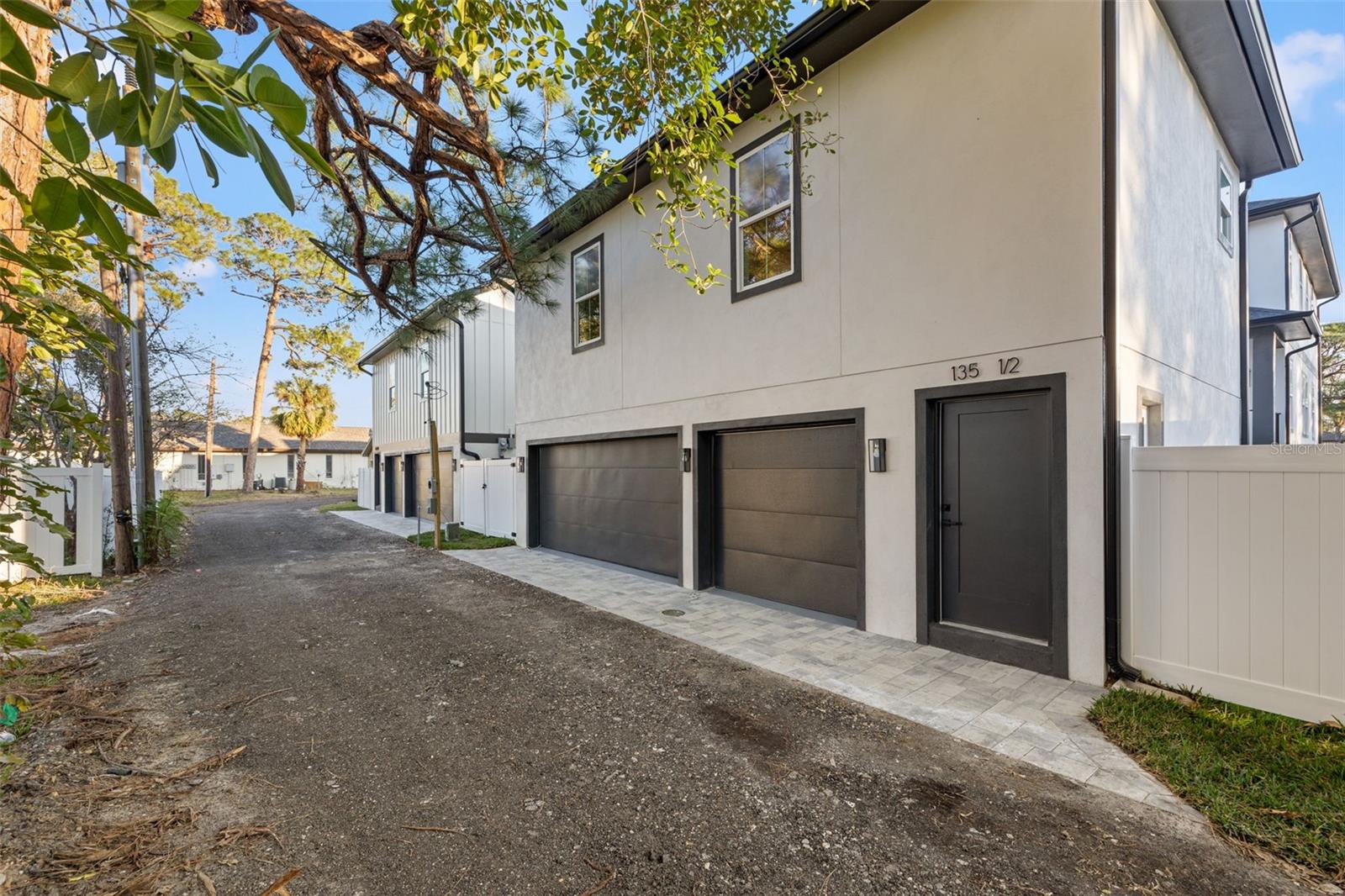 3 car garage/alley access