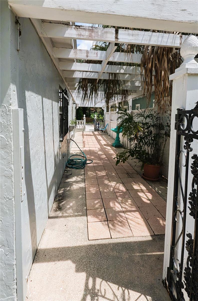 Side Trellis/Patio