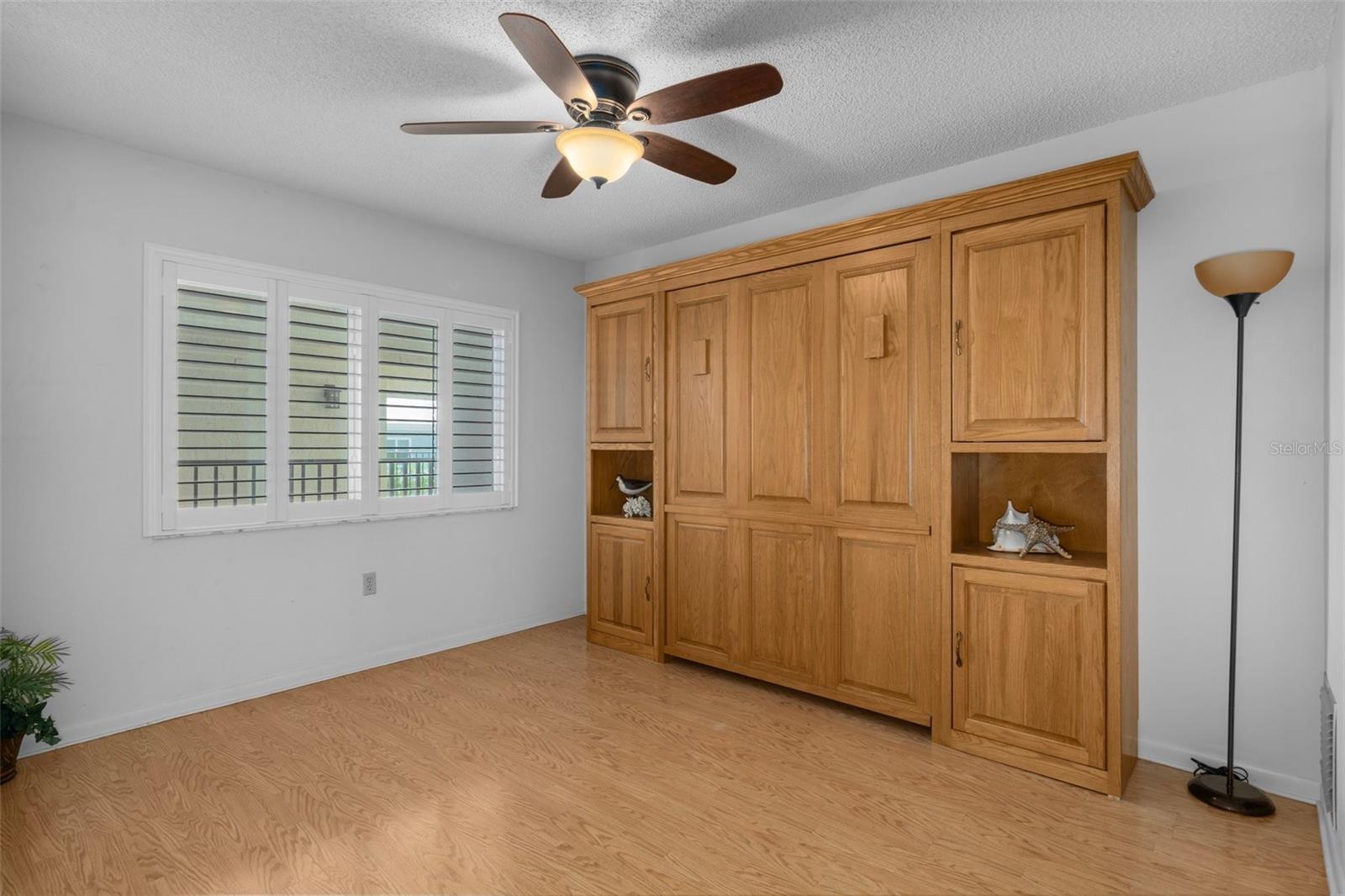 Murphy Bed in guest room