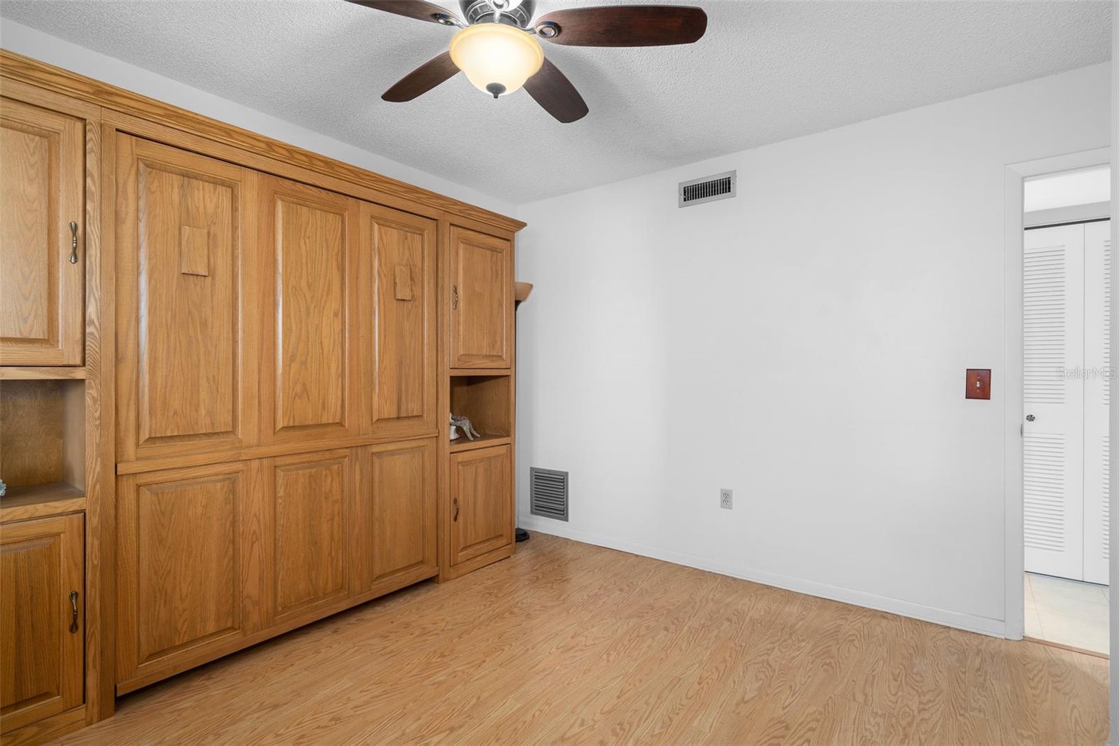 Murphy Bed in guest room