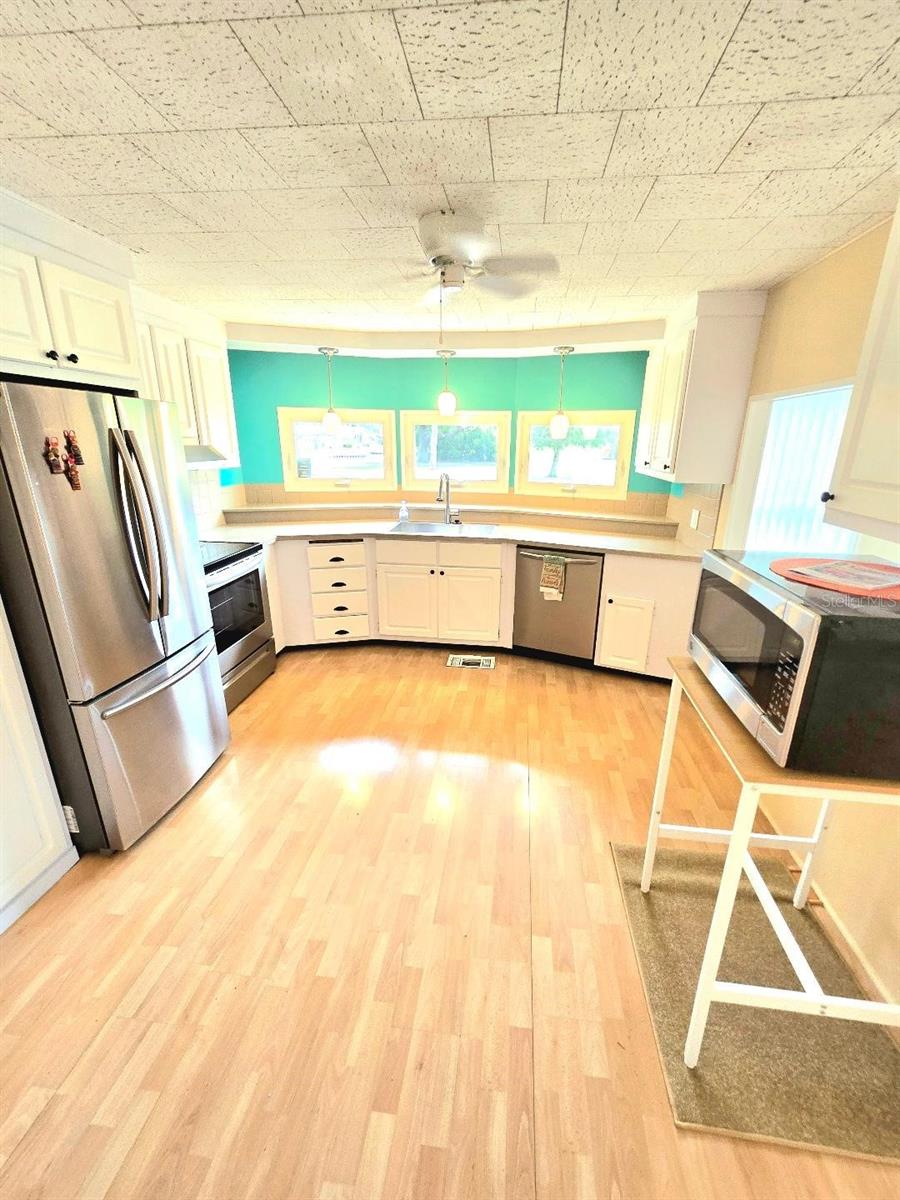 Super clean kitchen, with stainless steel.