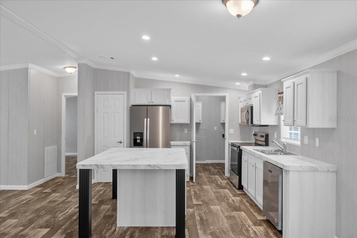 Kitchen w/ Laundry Room