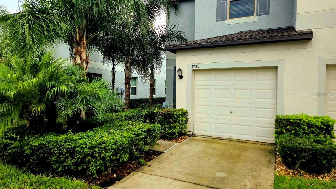 Front garage entrance