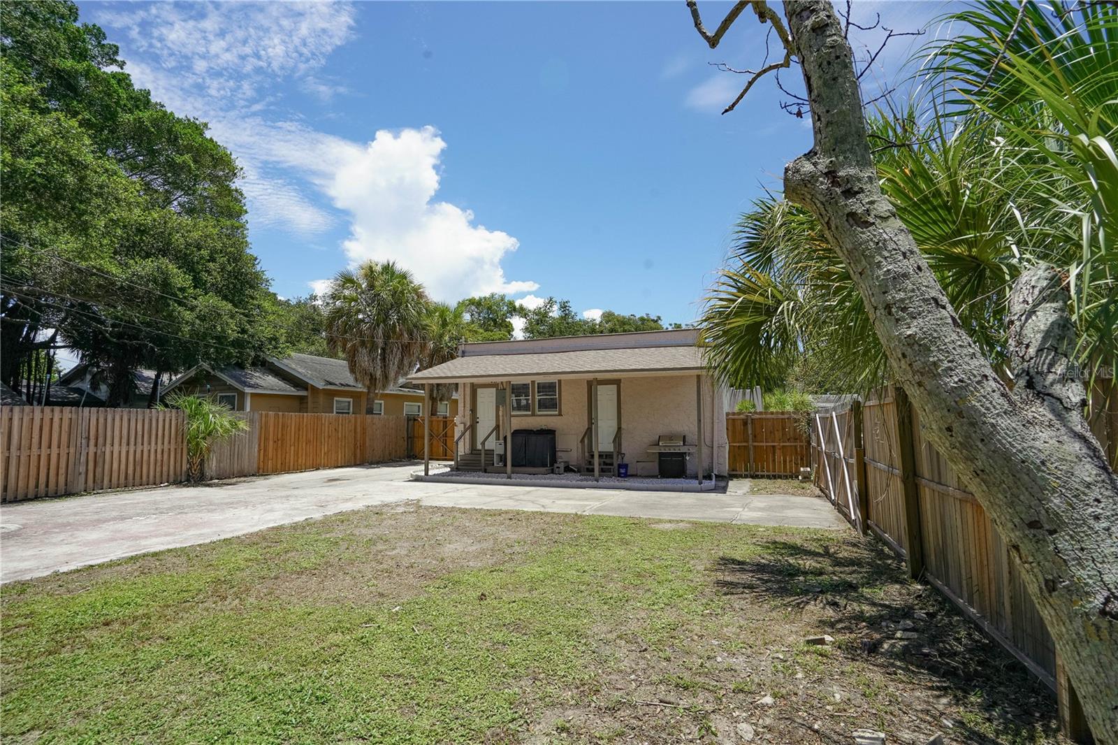 Spacious Back Yard