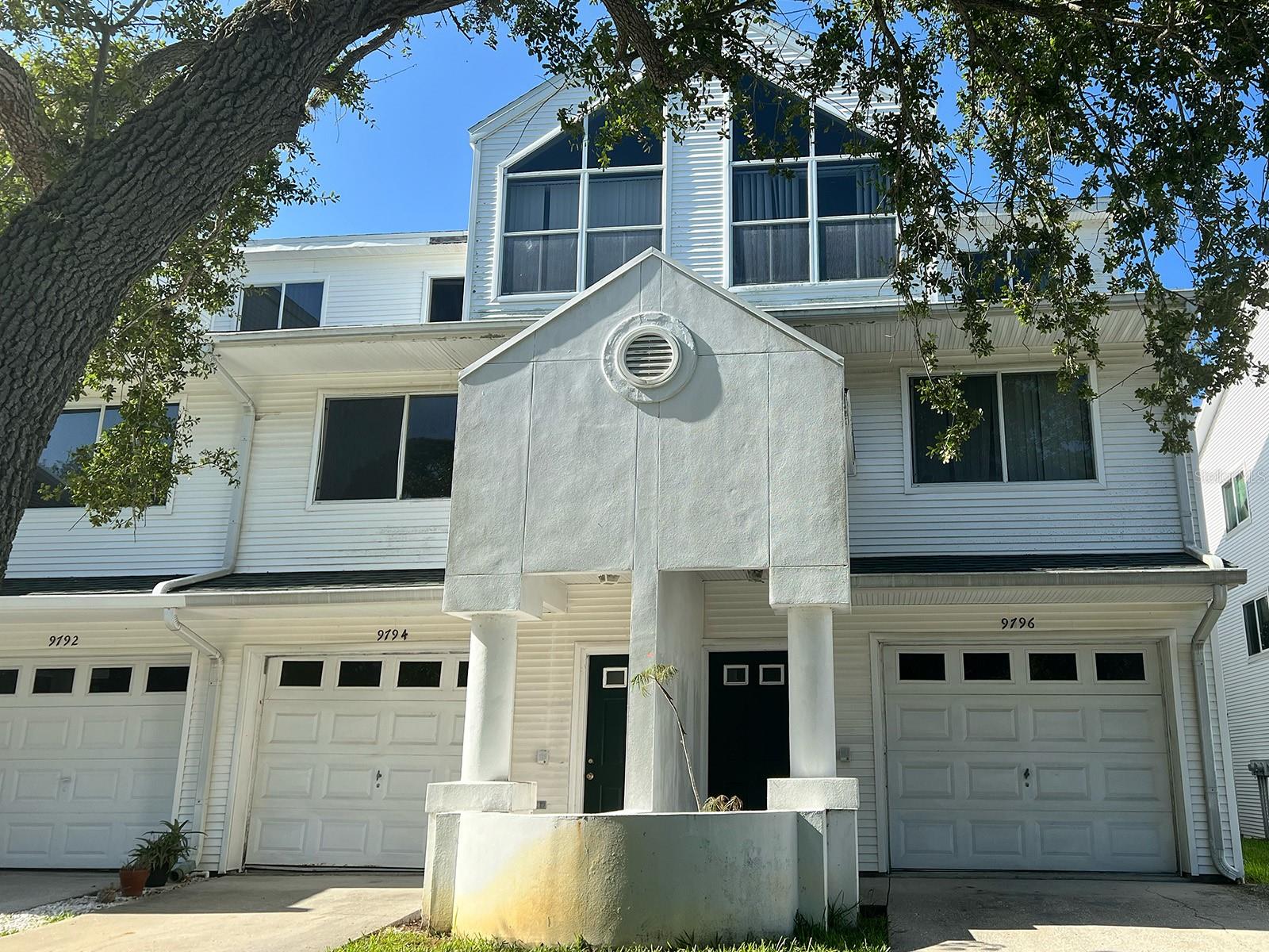 Front view showing the 2 townhomes