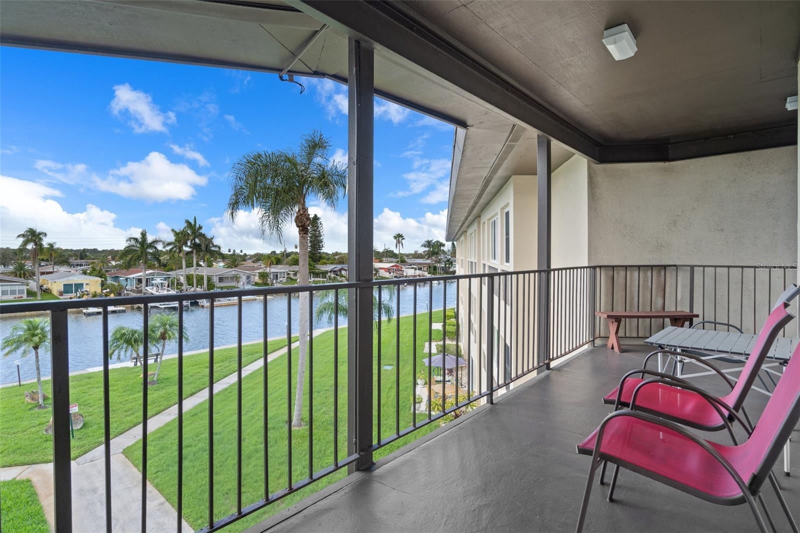 Sitting area mid building