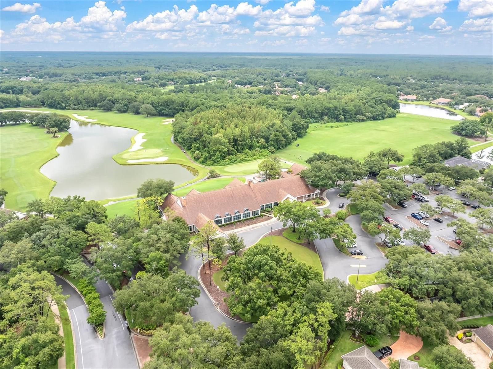 Beautiful Golf Course Enwinds the Community