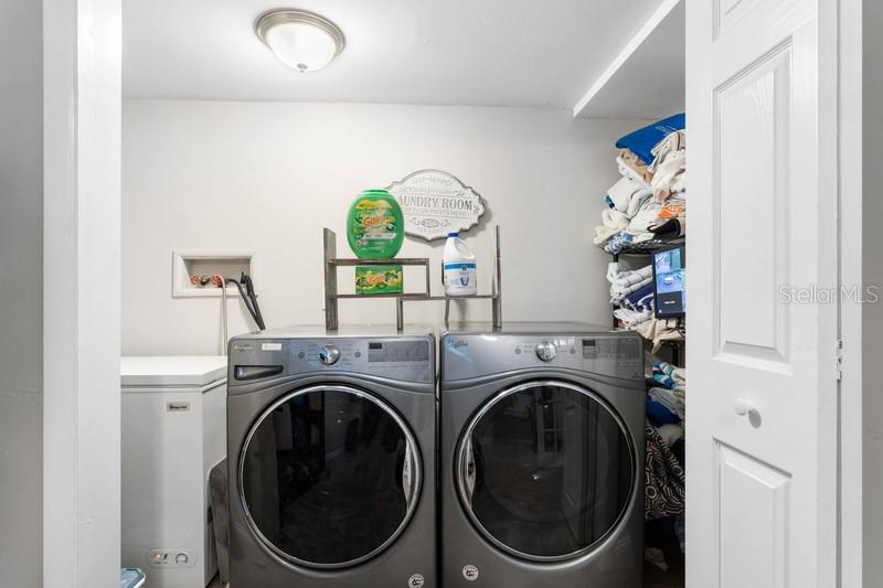 THE LAUNDRY CLOSET IS A COMPACT AND ORGANIZED SPACE FOR EFFICIENT LAUNDERING.