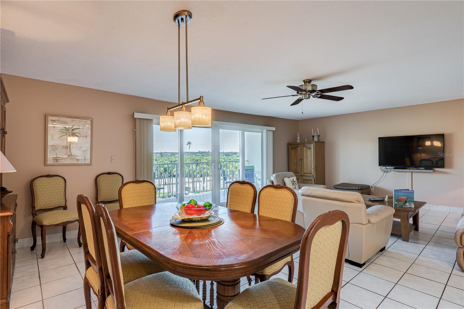 Dining and living room with access to the balcony