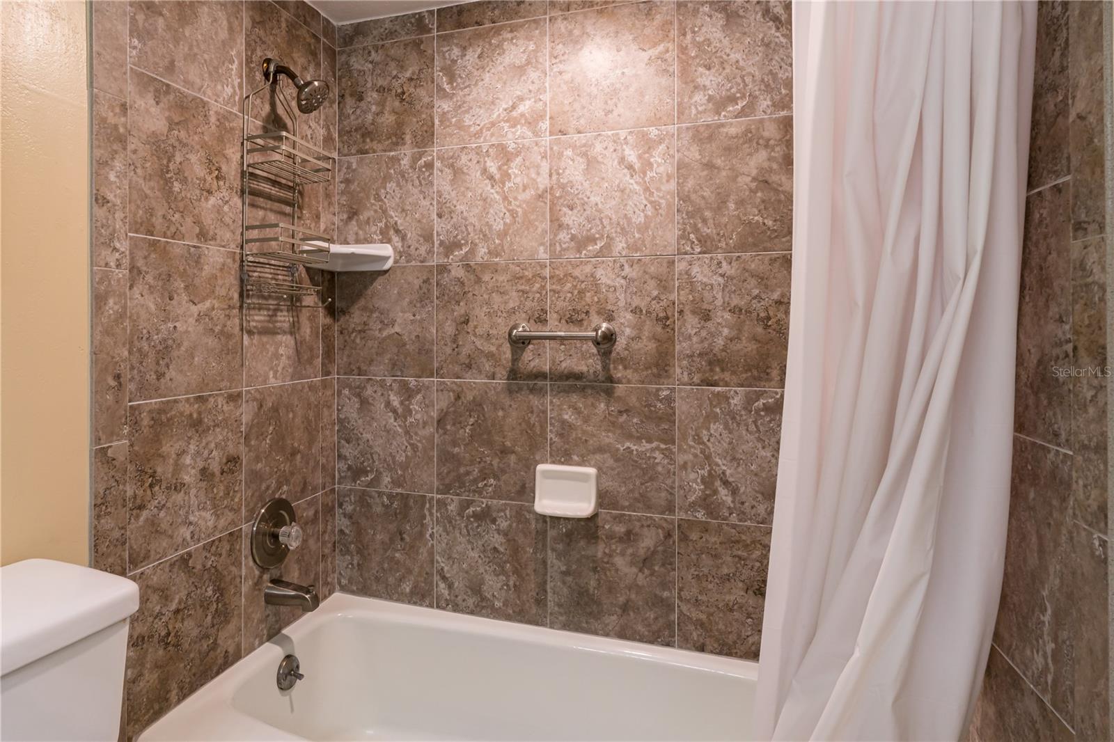 Main bathroom tub and shower