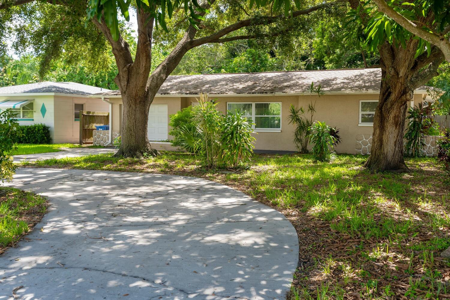 Large circular driveway, plenty off of street parking.