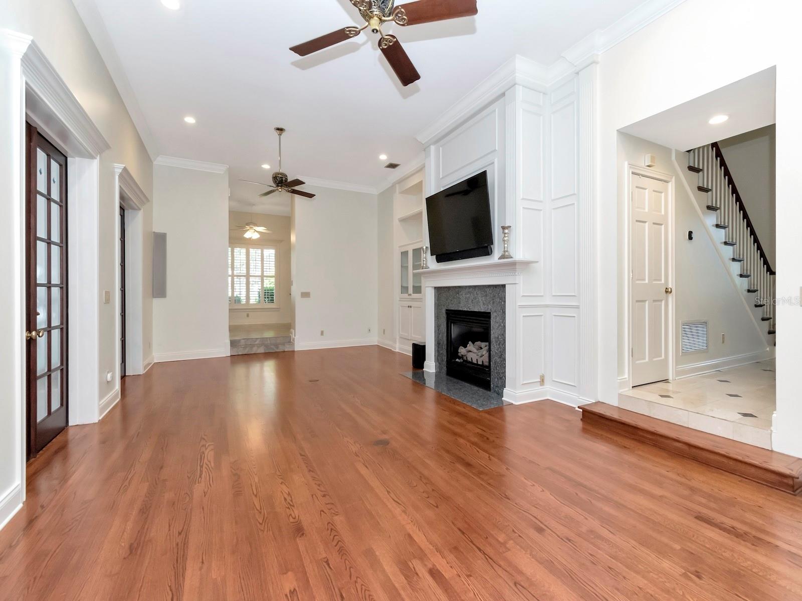 Huge Feeling and Living Area opens to PoolsRoom that all opens to pool