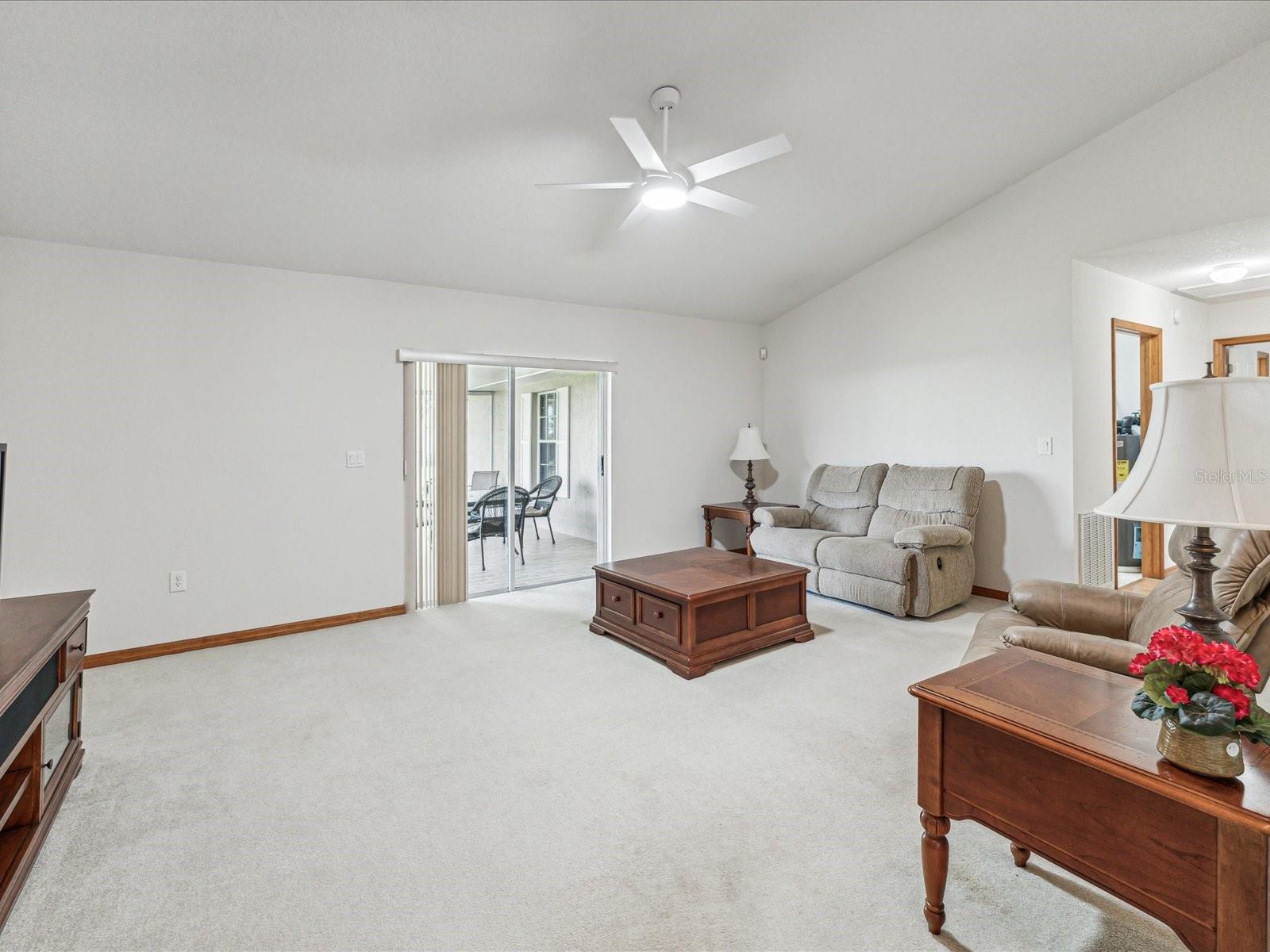 Living Room w/screened patio access