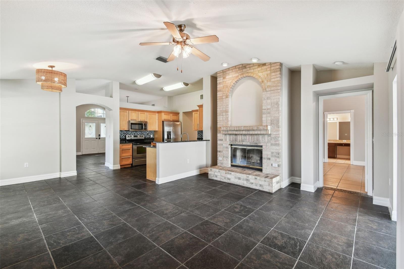 Family Room w/fireplace