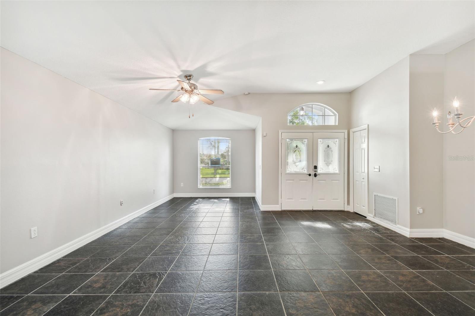 Living room/Dining room/Entrance