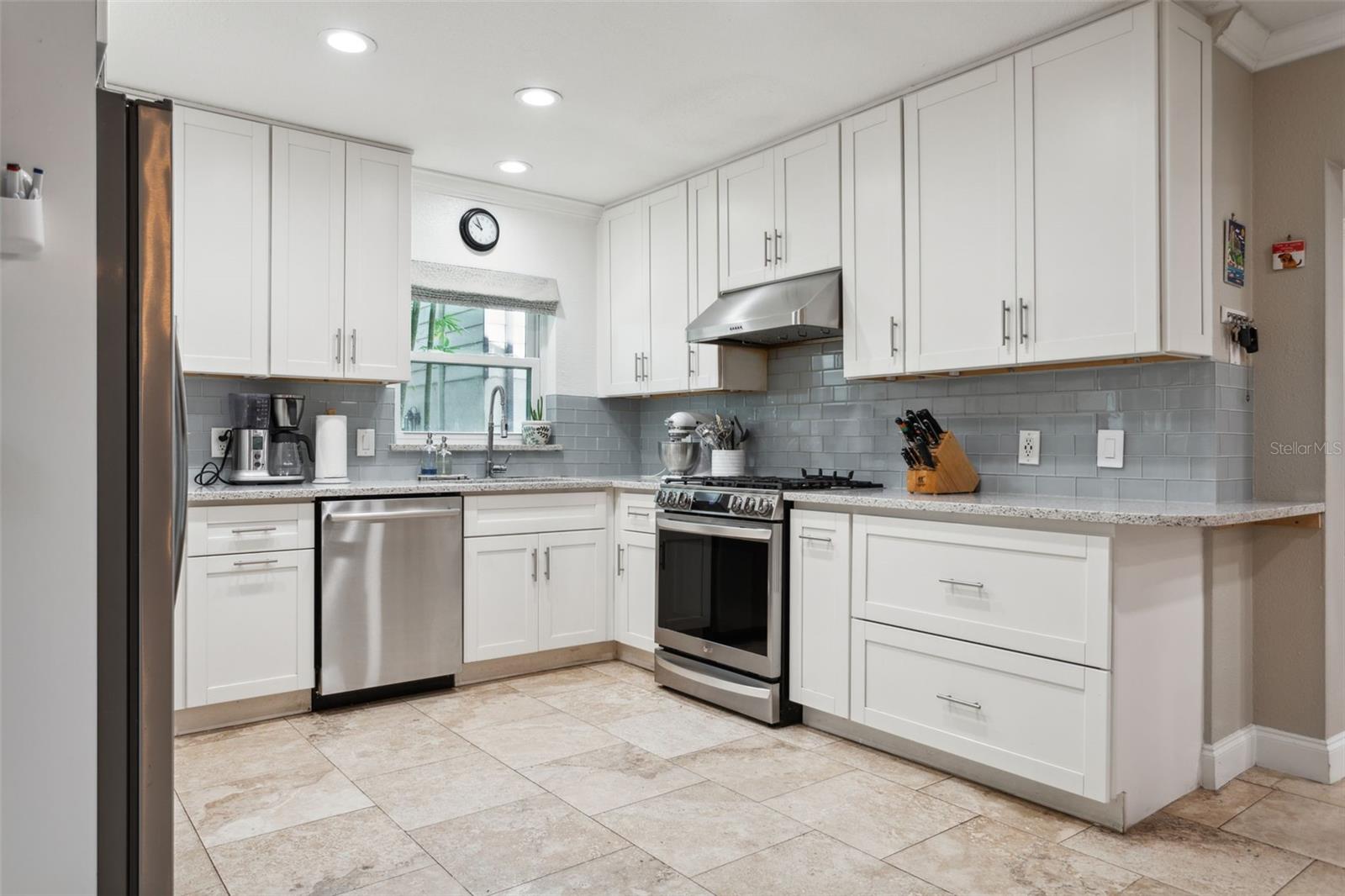 Bright and Shinny Kitchen