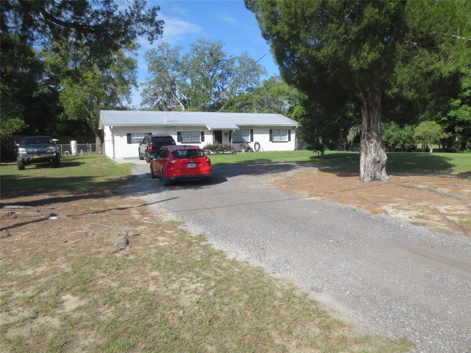 Driveway off US 98