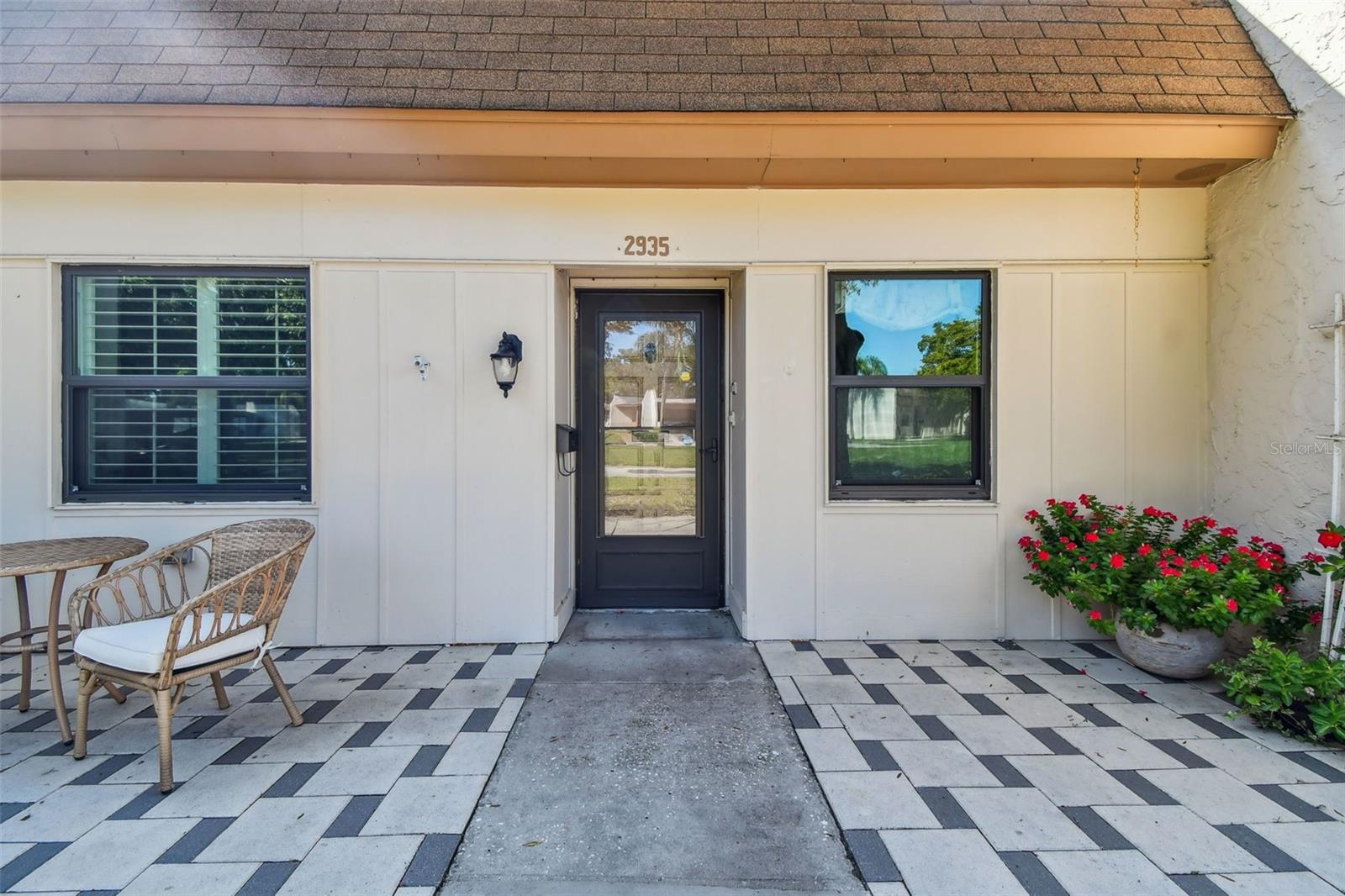 Gorgeous front patio