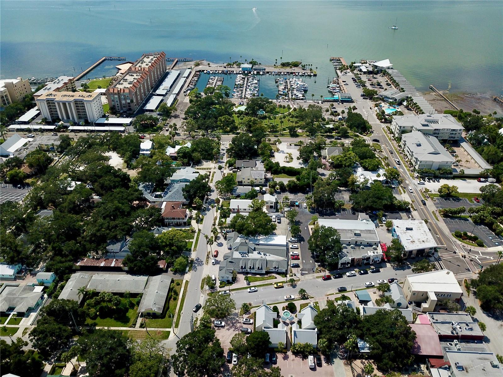 Marina & intracoastal waterway nearby