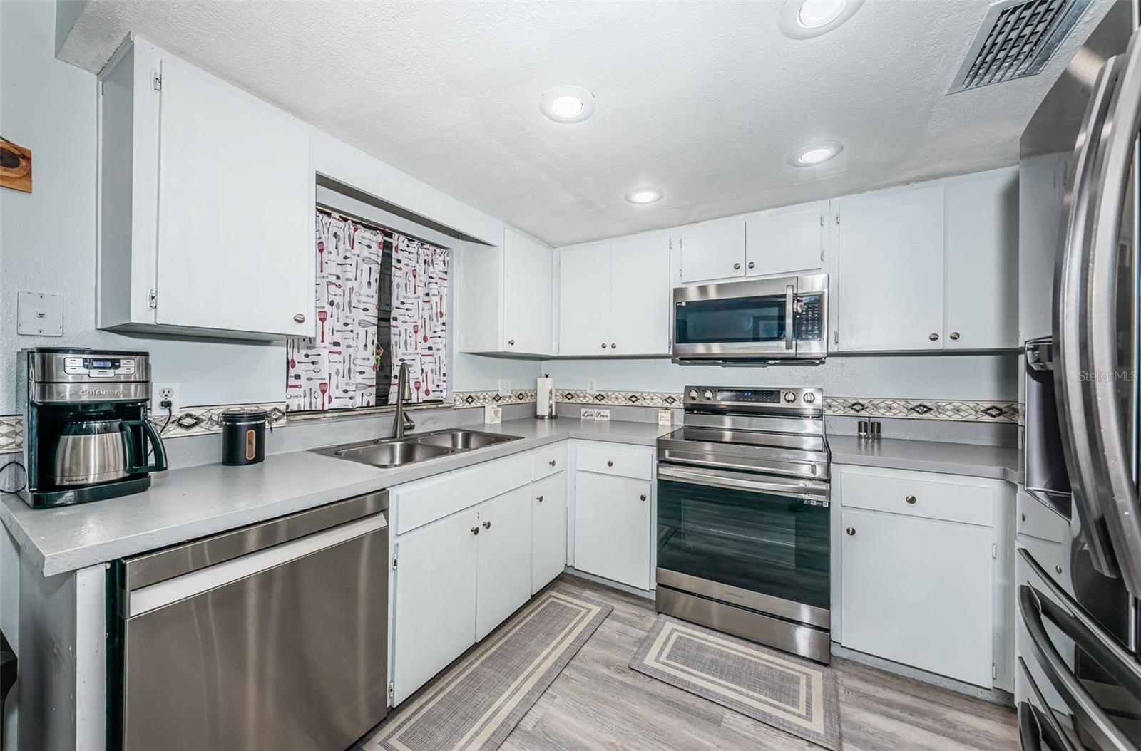 Beautfully maintained Kitchen with SS Appliances