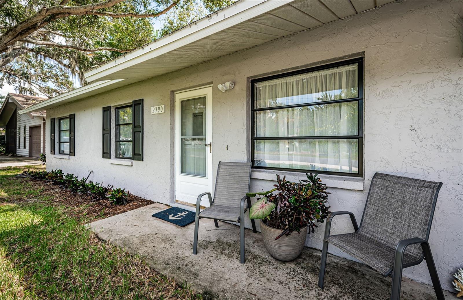 Front Porch with Sitting Area!