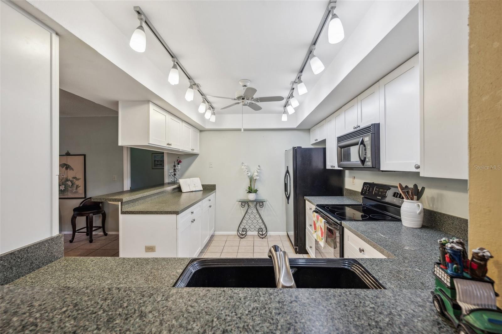 Kitchen with breakfast bar and lots of cabinets