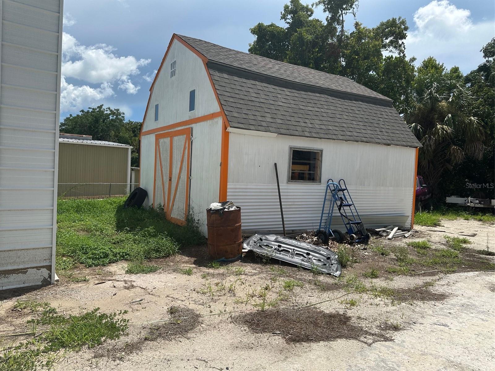 BARN/SHED.