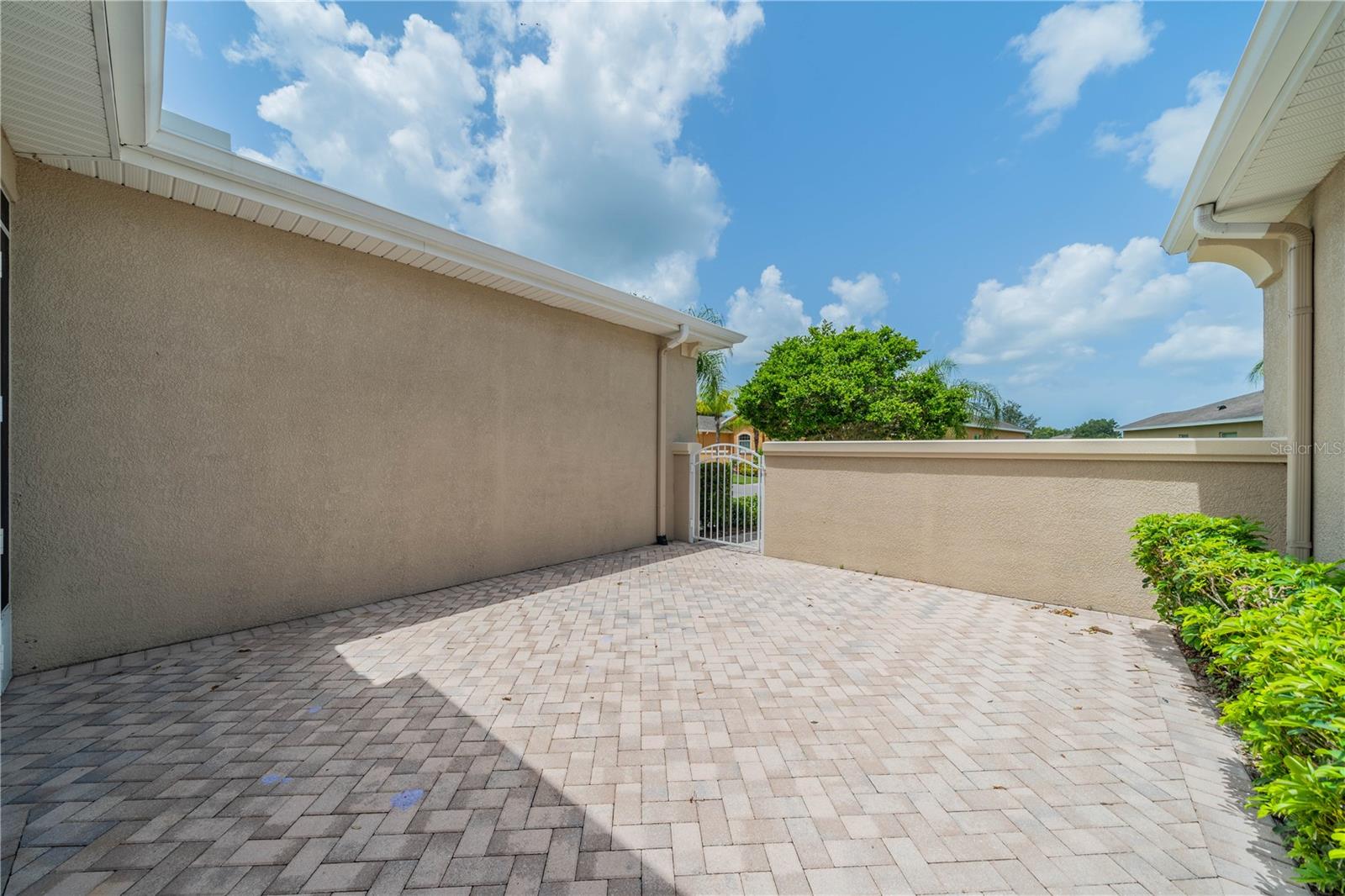 LARGE BRICK PAVER COURTYARD